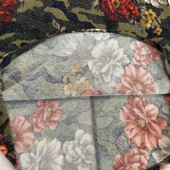 A.gain Floral Long Sleeve Top Size Medium - Picture 15 of 17